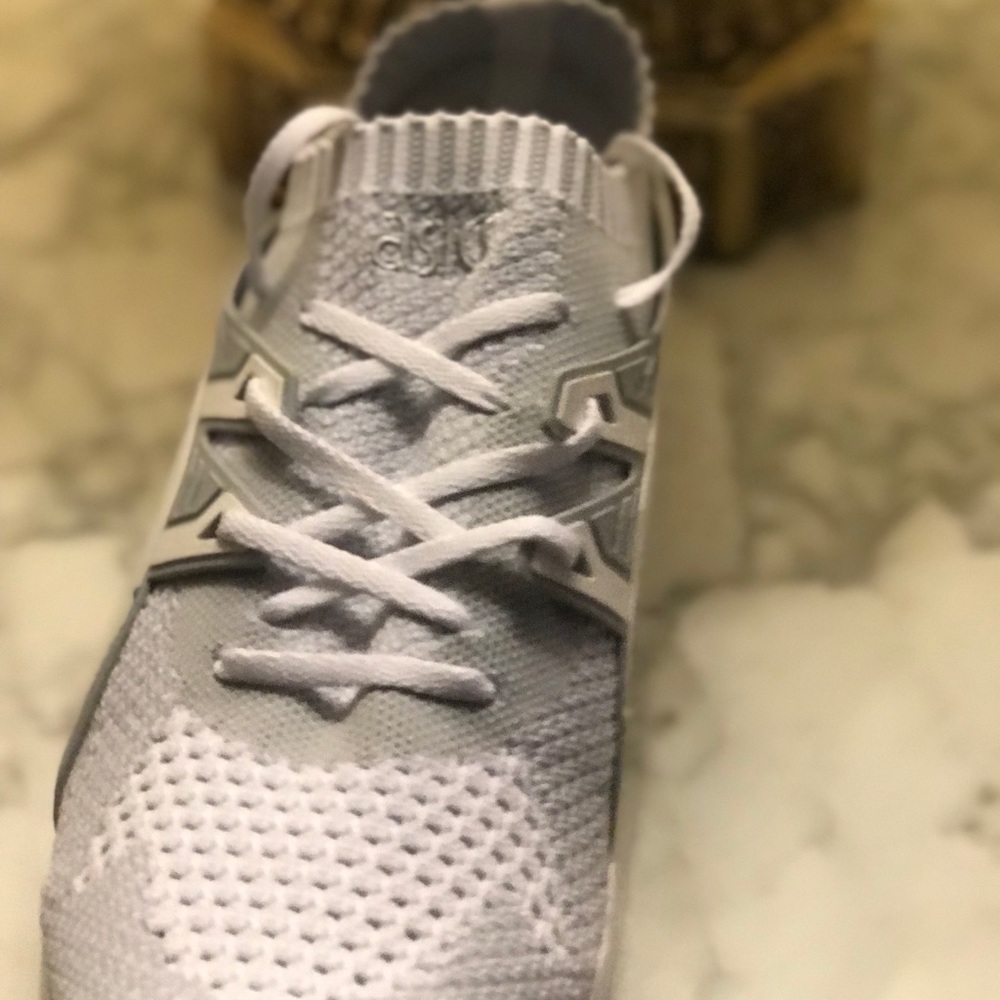 ASICS - Picture 3 of 3